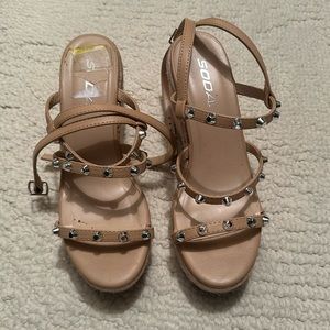 Nude Wedges